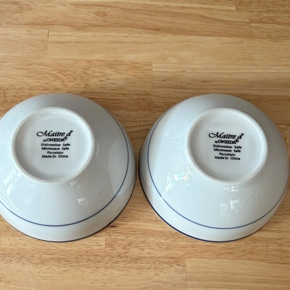 Maître d’ by Oneida porcelain white bowls with blue trim